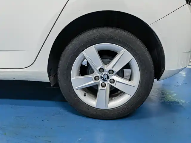 Skoda Fabia 2017 — фото 14