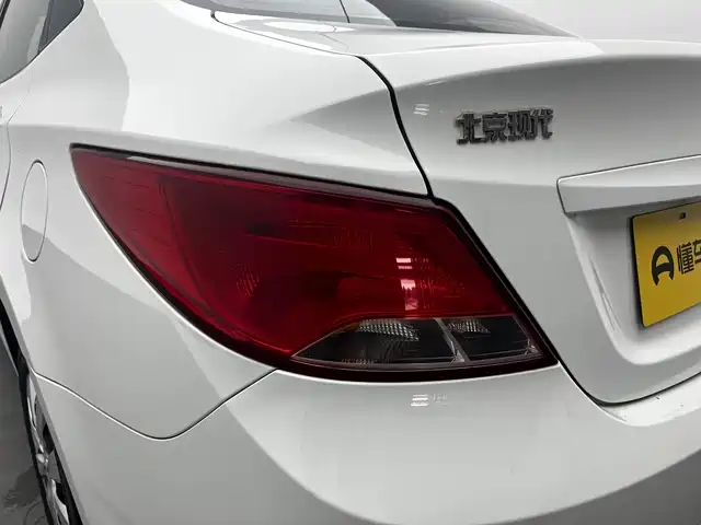 Hyundai Verna 2015 — фото 16