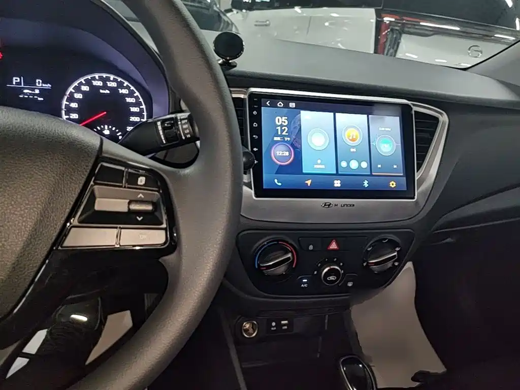 Hyundai Verna 2017 — фото 10