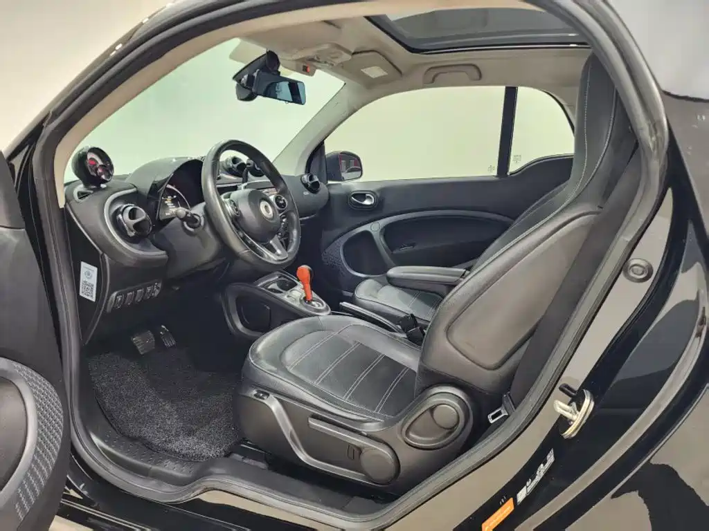 smart Fortwo 2018 — фото 17