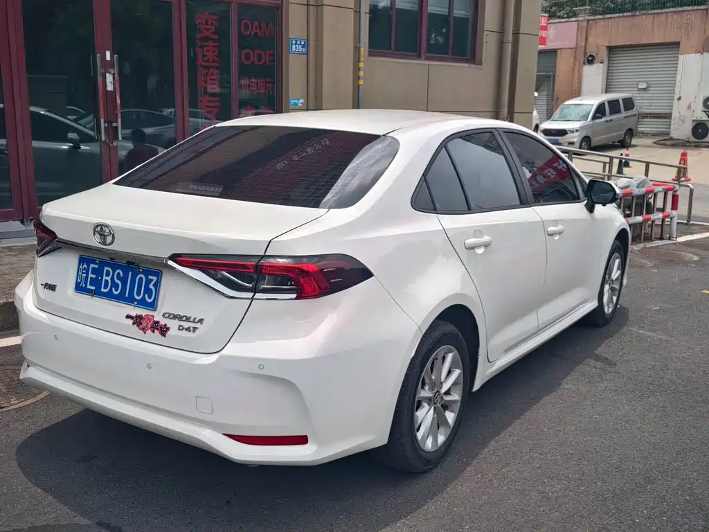 Toyota Corolla 2023 — фото 11
