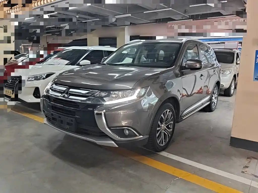 Mitsubishi Outlander 2018 — фото 2