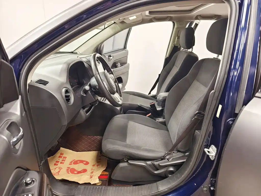 Jeep Compass 2012 — фото 11