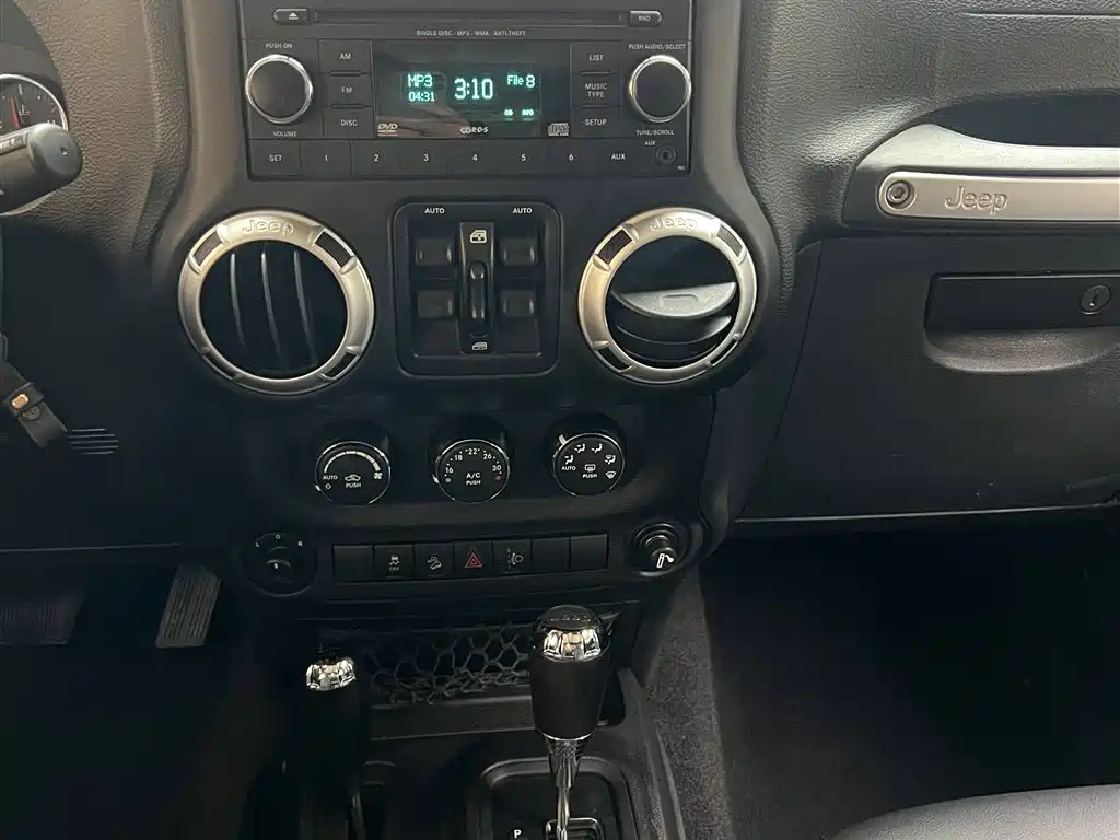 Jeep Wrangler 2017 — фото 13