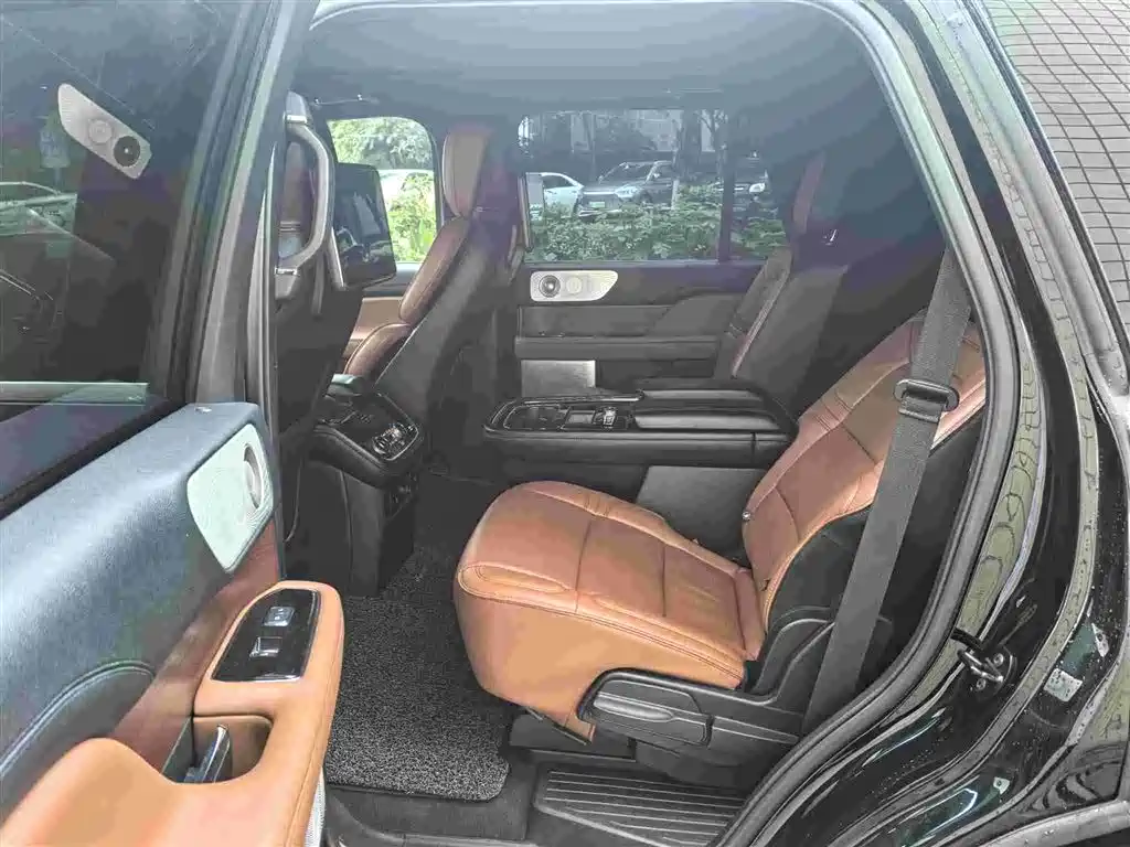 Lincoln Navigator 2018 — фото 12