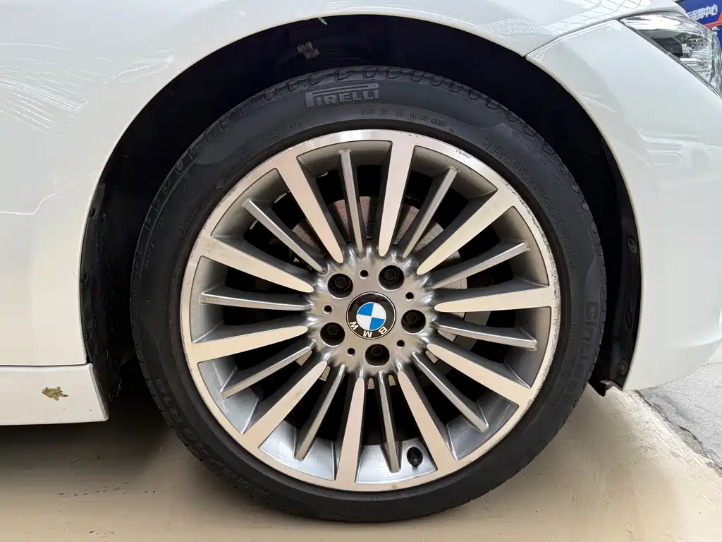 BMW 3 Series 2019 — фото 14