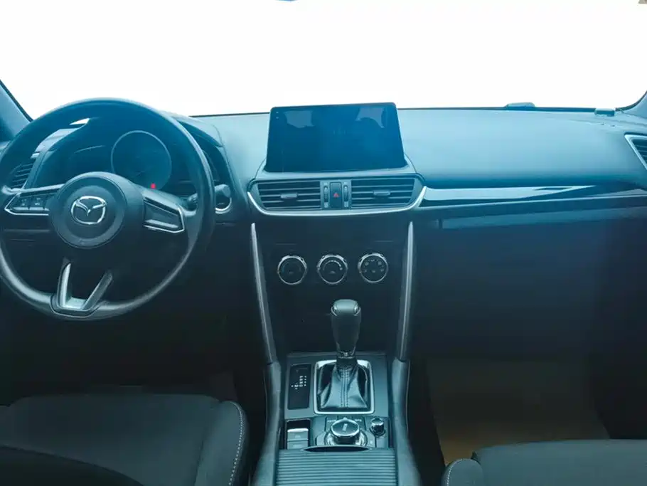 Mazda CX-4 2018 — фото 12