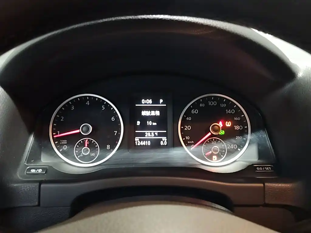 Volkswagen Tiguan 2015 — фото 12