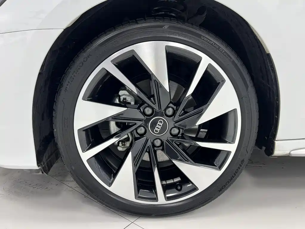 Audi A3 2023 — фото 17
