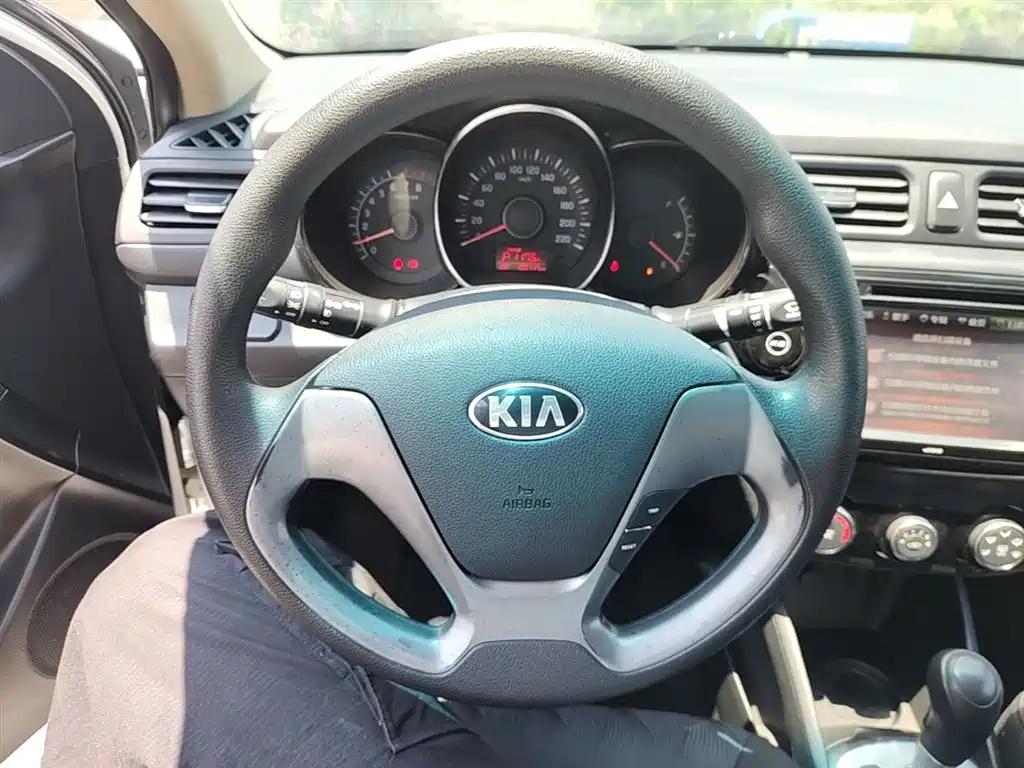 Kia K2 2015 — фото 11