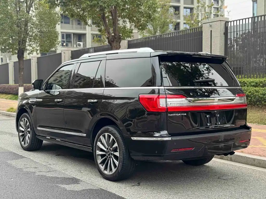 Lincoln Navigator 2019 — фото 16