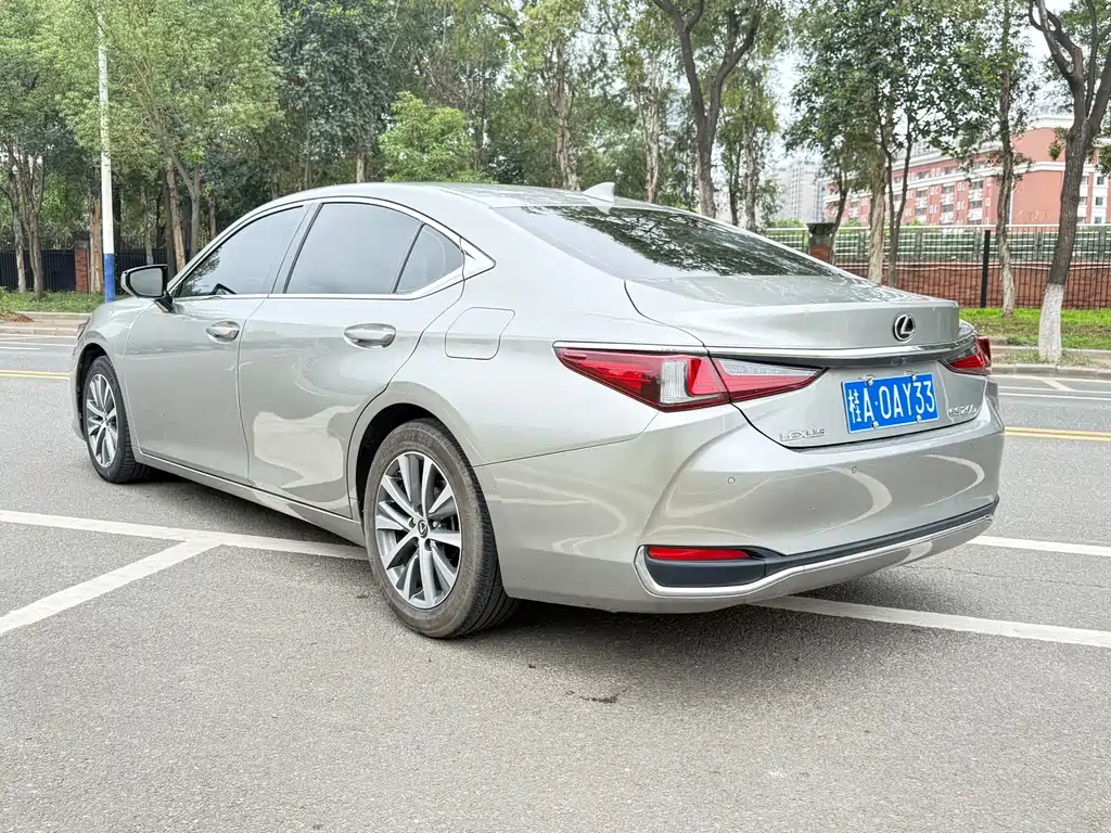 Lexus ES 2020 — фото 5