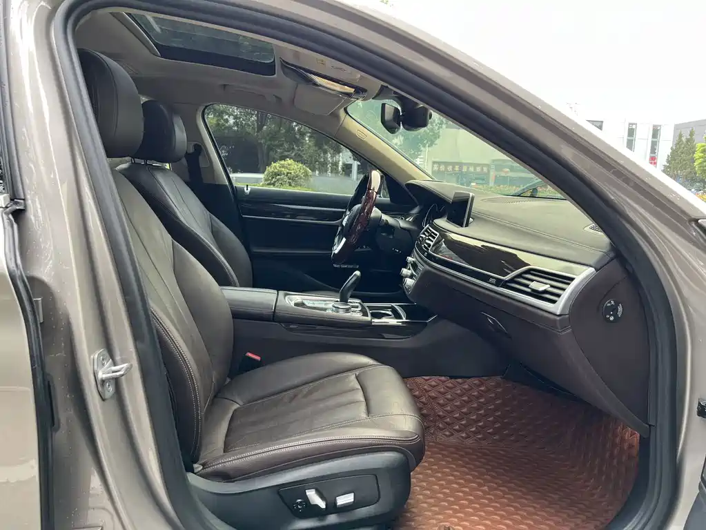 BMW 7 Series 2018 — фото 15