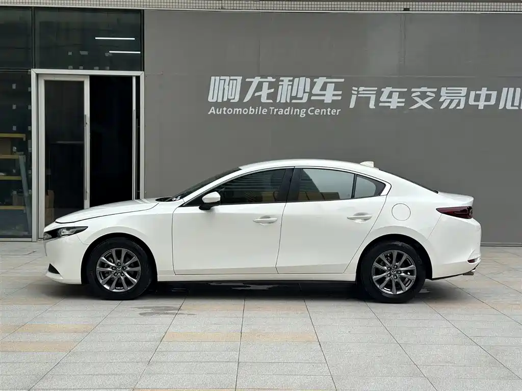 Mazda 3 Axela 2021 — фото 18