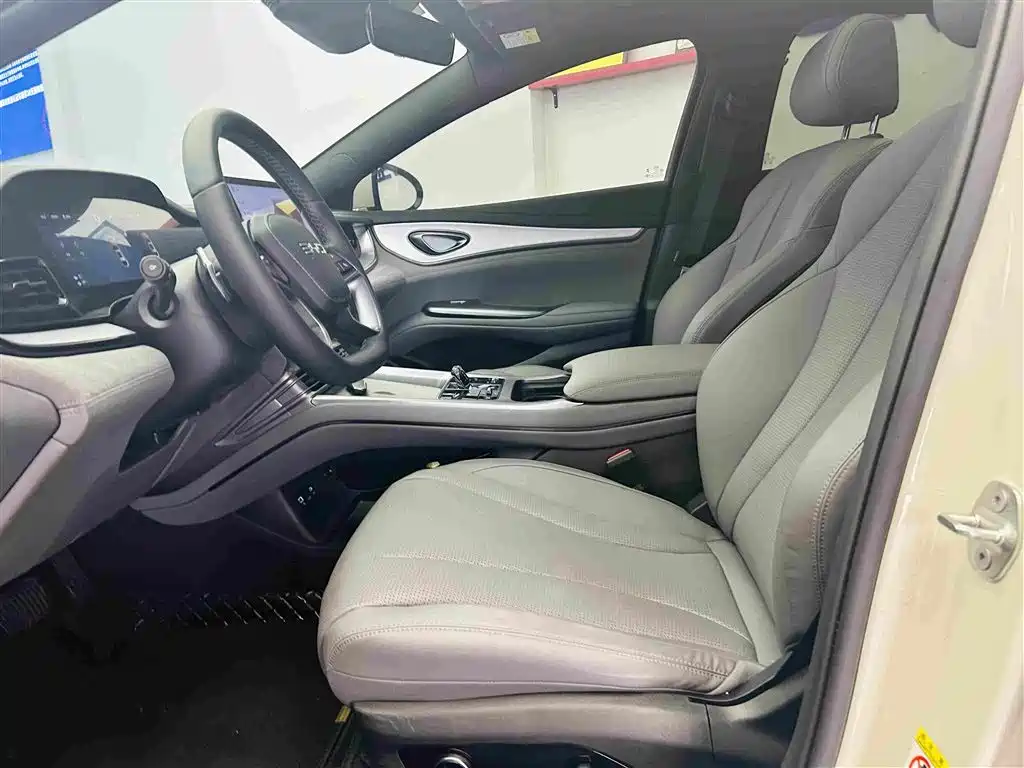 BYD Seal 07 DM-i 2025 — фото 19