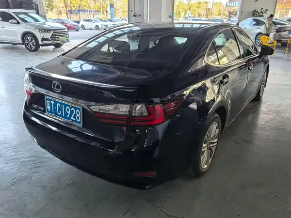 Lexus ES 2017