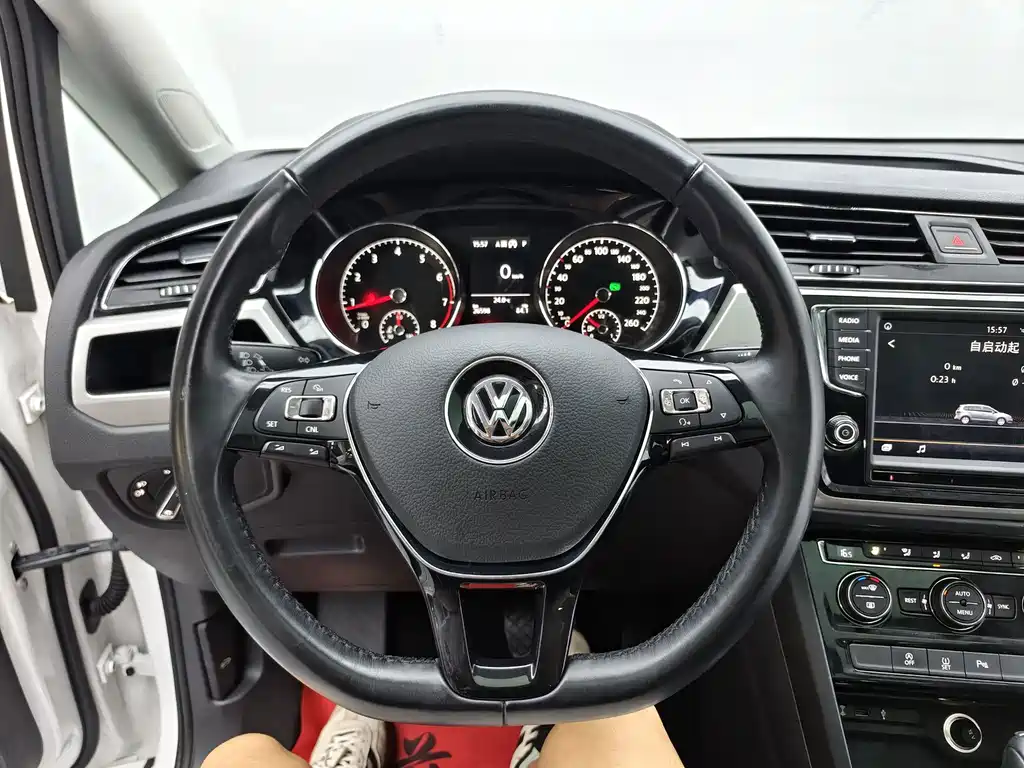 Volkswagen Touran 2019 — фото 21