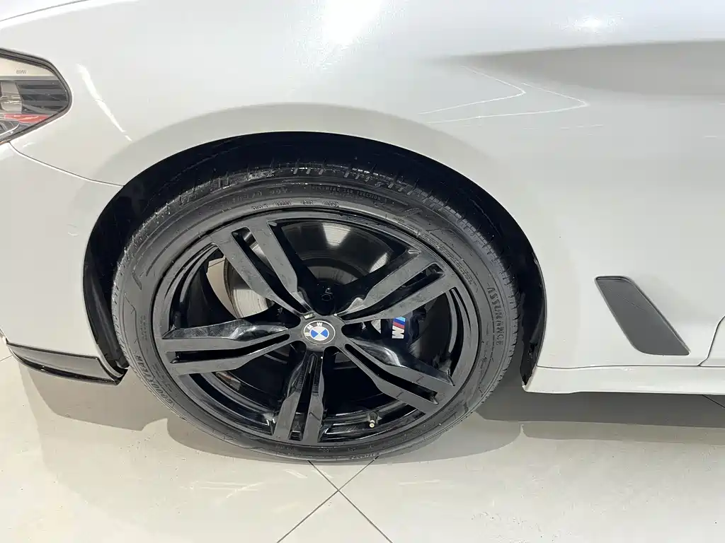 BMW 5 Series 2017 — фото 12