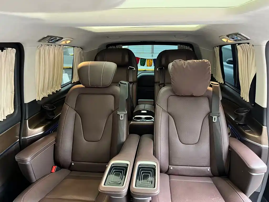 Mercedes-Benz V-Class 2023 — фото 6