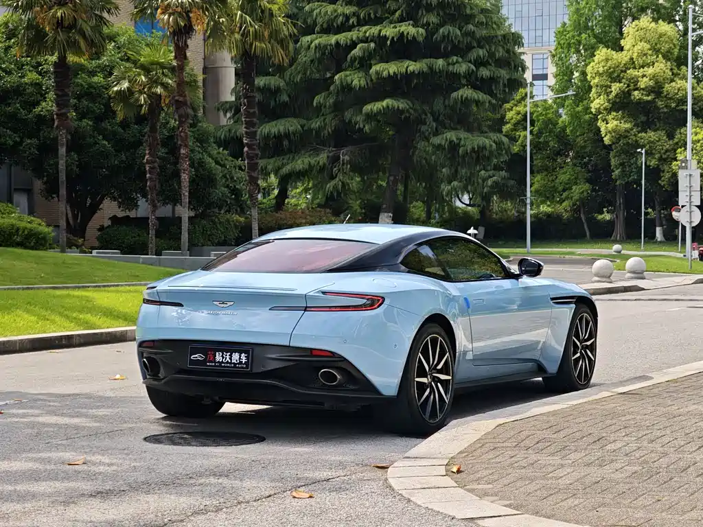 Aston Martin DB11 2019 — фото 6
