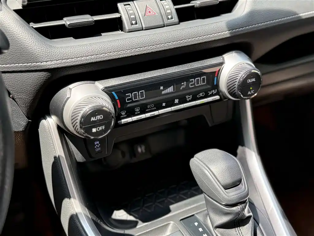 Toyota RAV4 2022 — фото 33