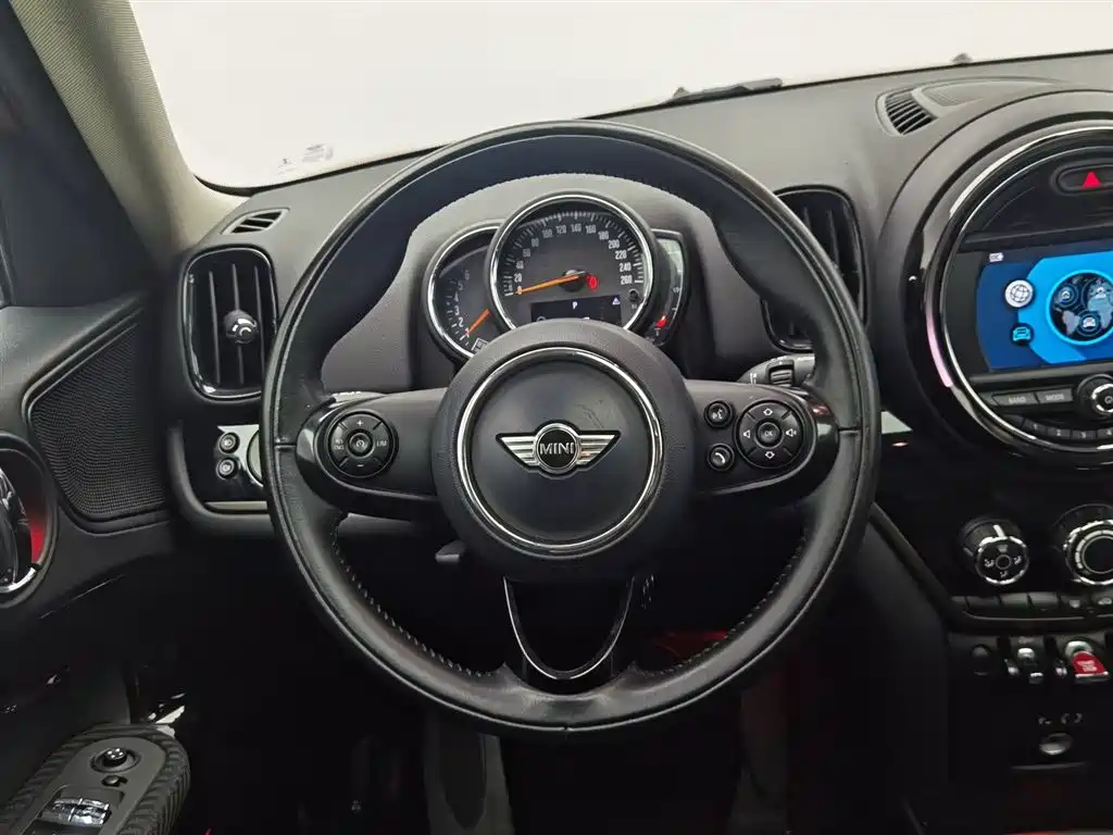 MINI Countryman 2018 — фото 11