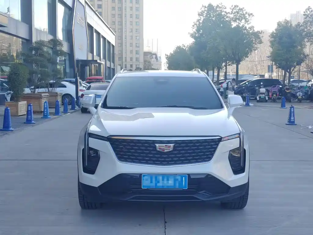Cadillac XT4 2025 — фото 2