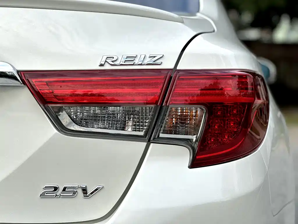 Toyota Reiz 2017 — фото 24