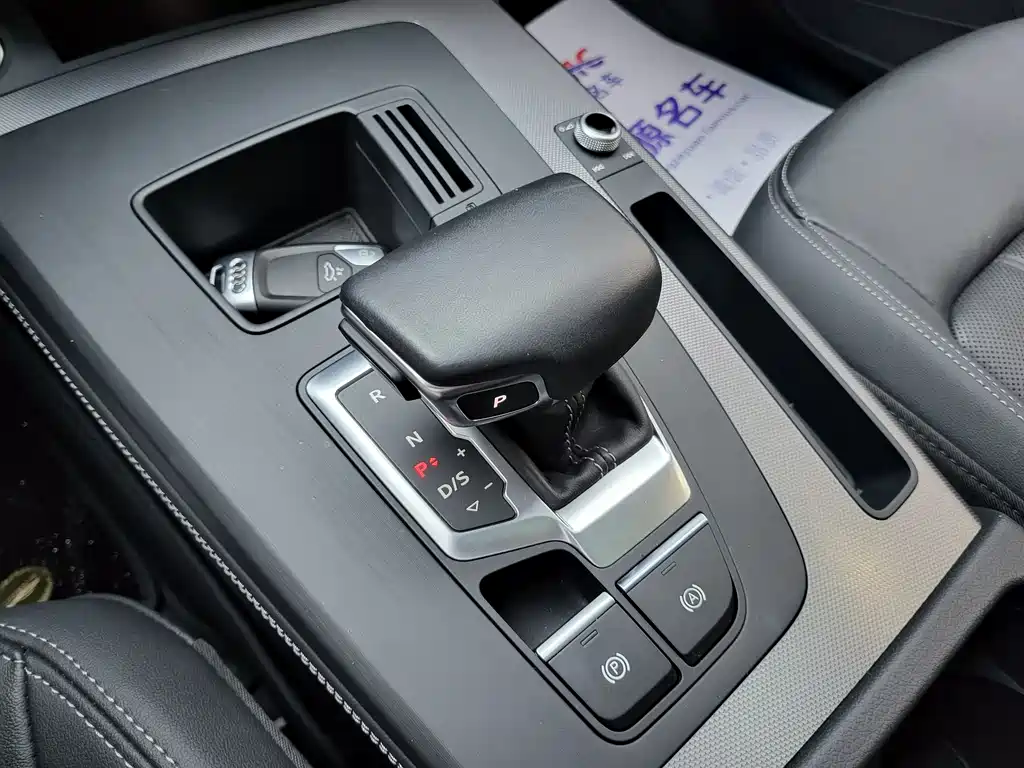 Audi Q5L 2021 — фото 12