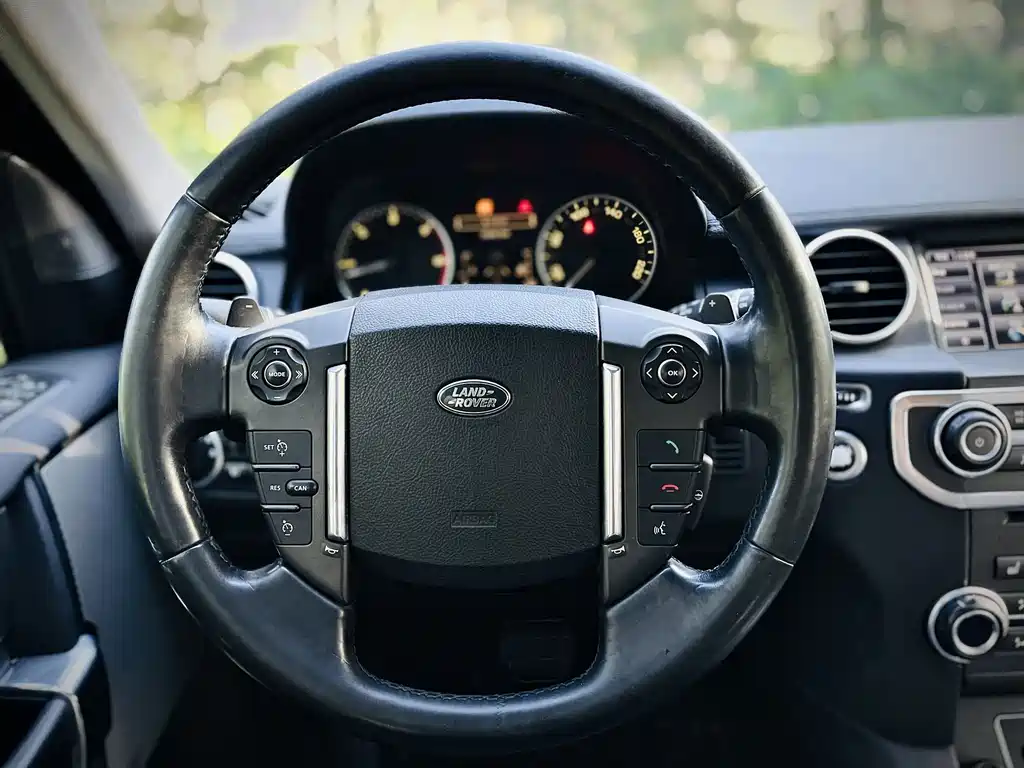 Land Rover Discovery 2015 — фото 10