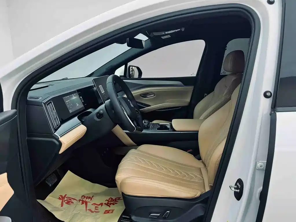 BYD L DM-i 2025 — фото 4