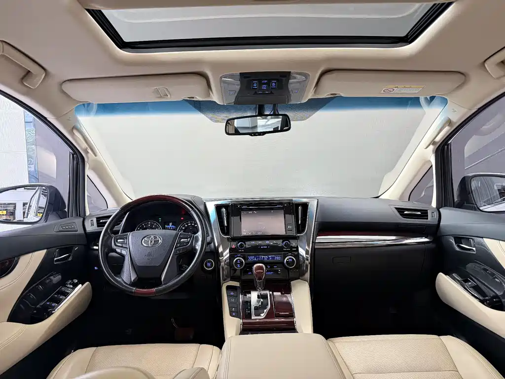 Toyota Alphard 2018 — фото 17