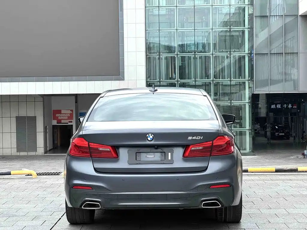 BMW 5 Series 2019 — фото 8