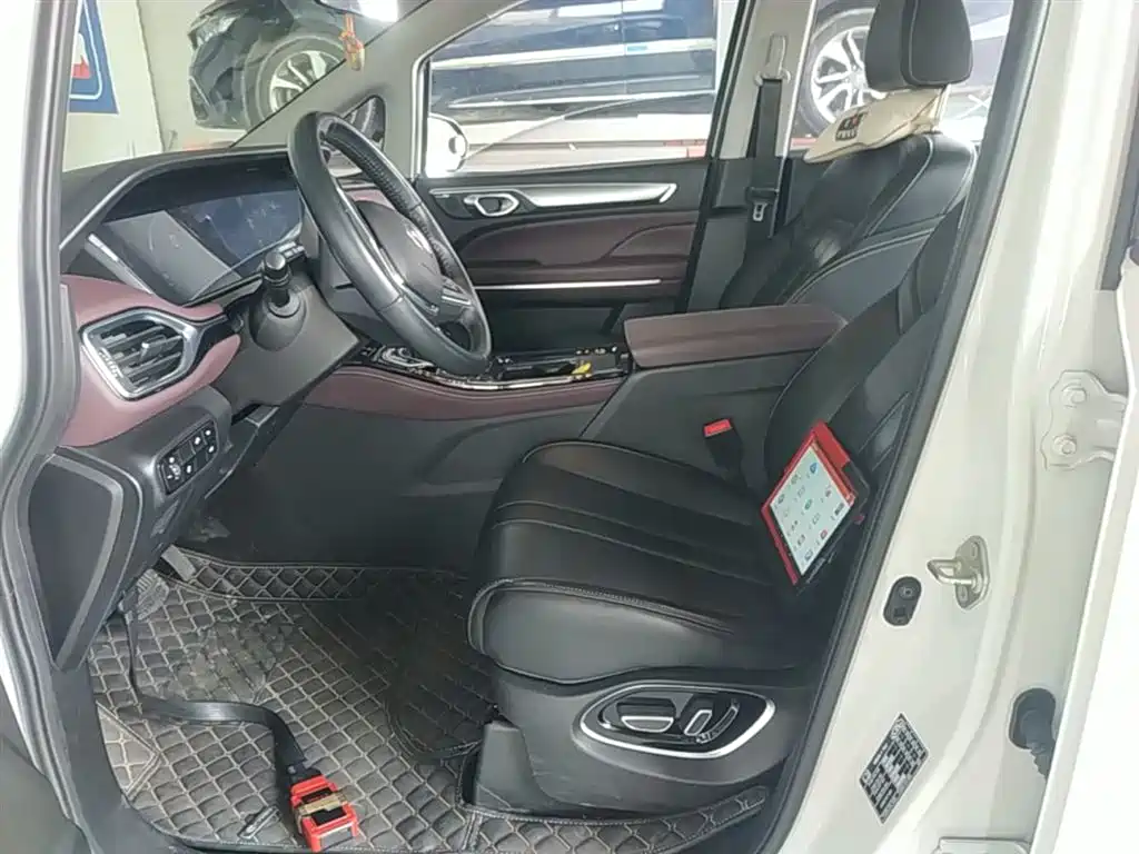 GAC Motor Trumpchi M6 2023 — фото 15