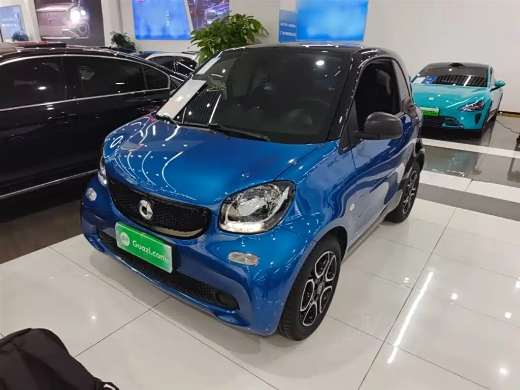 smart Fortwo 2019 — фото 1