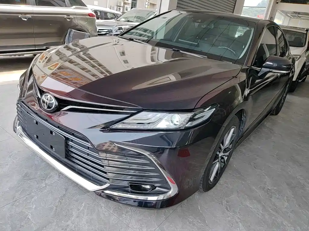 Toyota Camry 2021 — фото 1