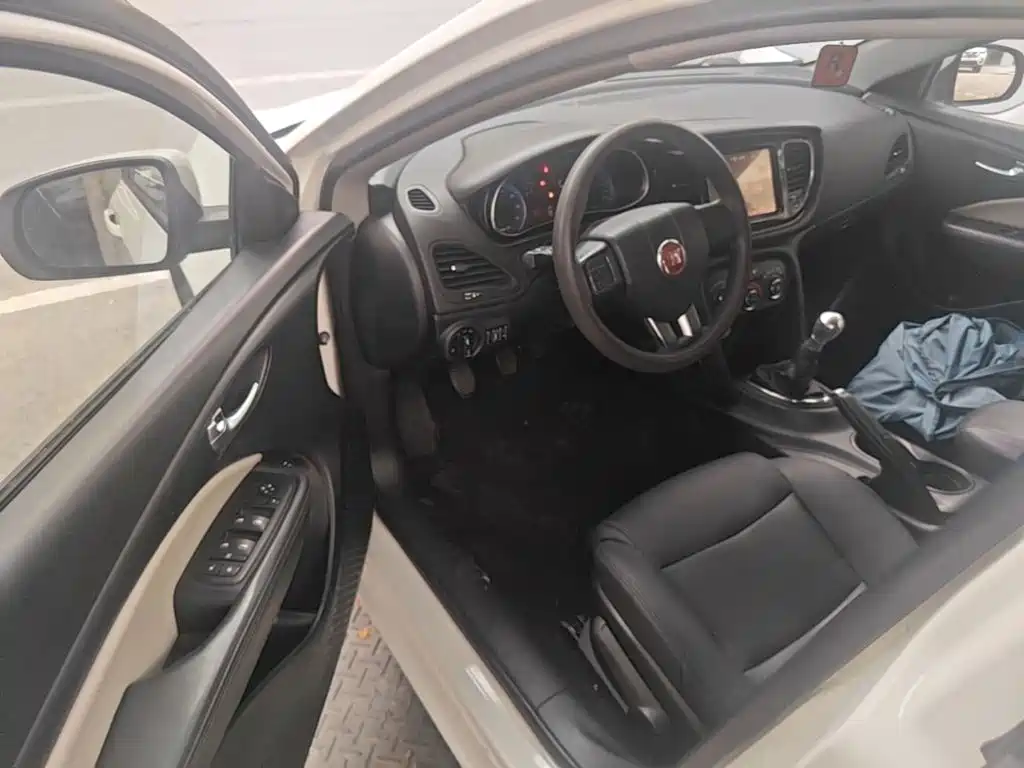 Fiat Viaggio 2015 — фото 16