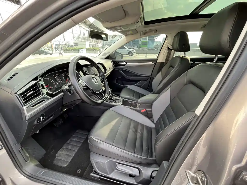 Volkswagen Sagitar 2020