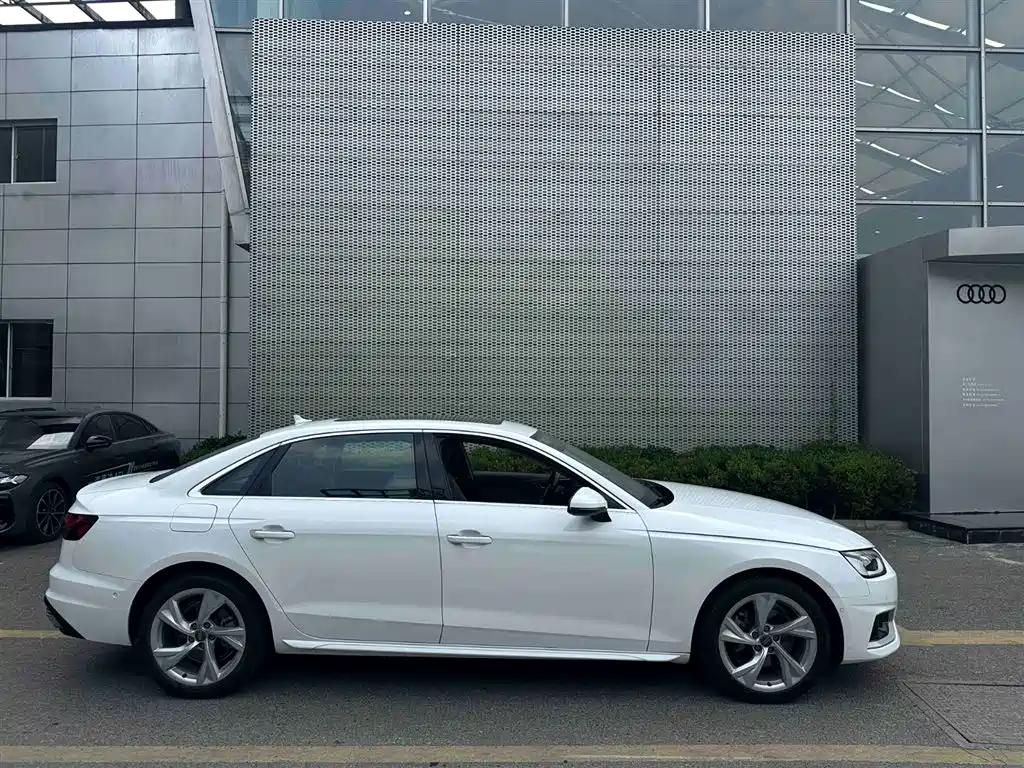 Audi A4L 2020 — фото 4