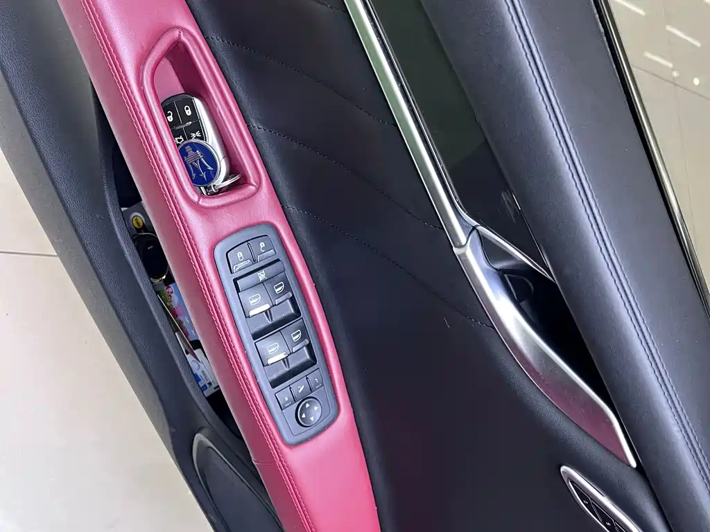 Maserati Ghibli 2021 — фото 16