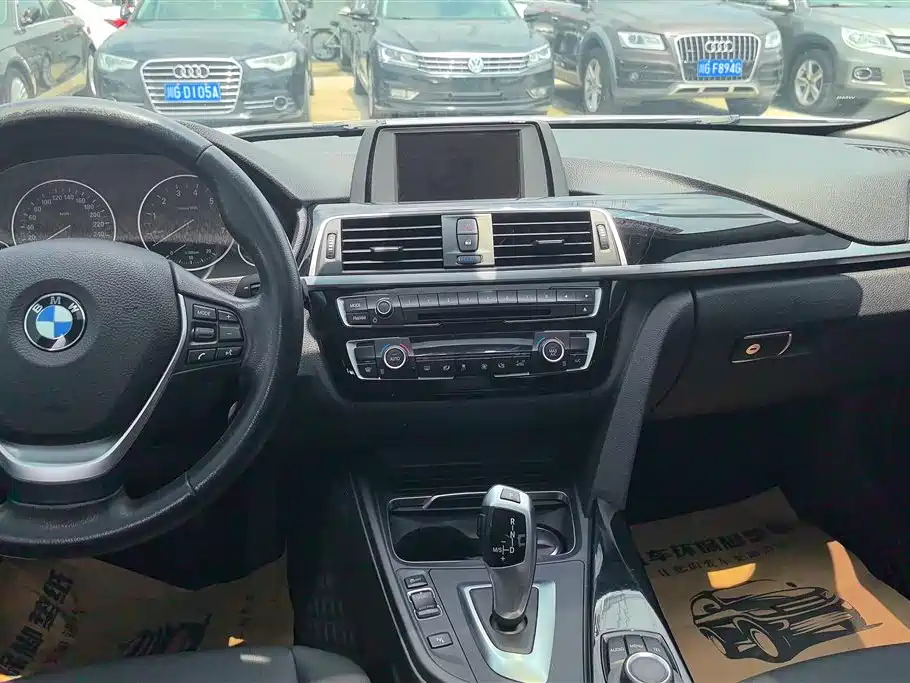 BMW 3 Series 2017 — фото 13
