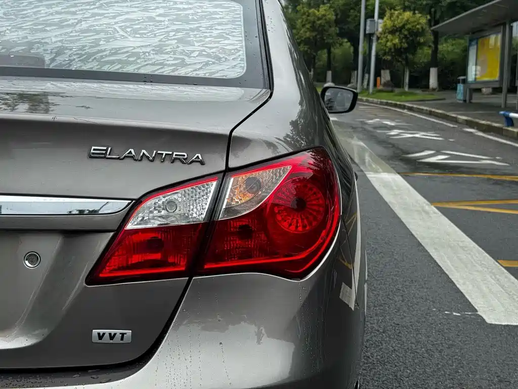 Hyundai Elantra 2015 — фото 24