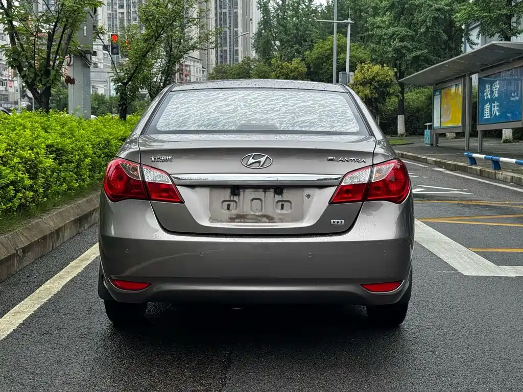 Hyundai Elantra 2015 — фото 21