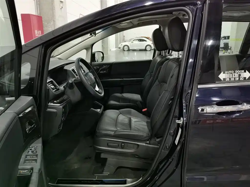 Honda Odyssey 2019 — фото 10
