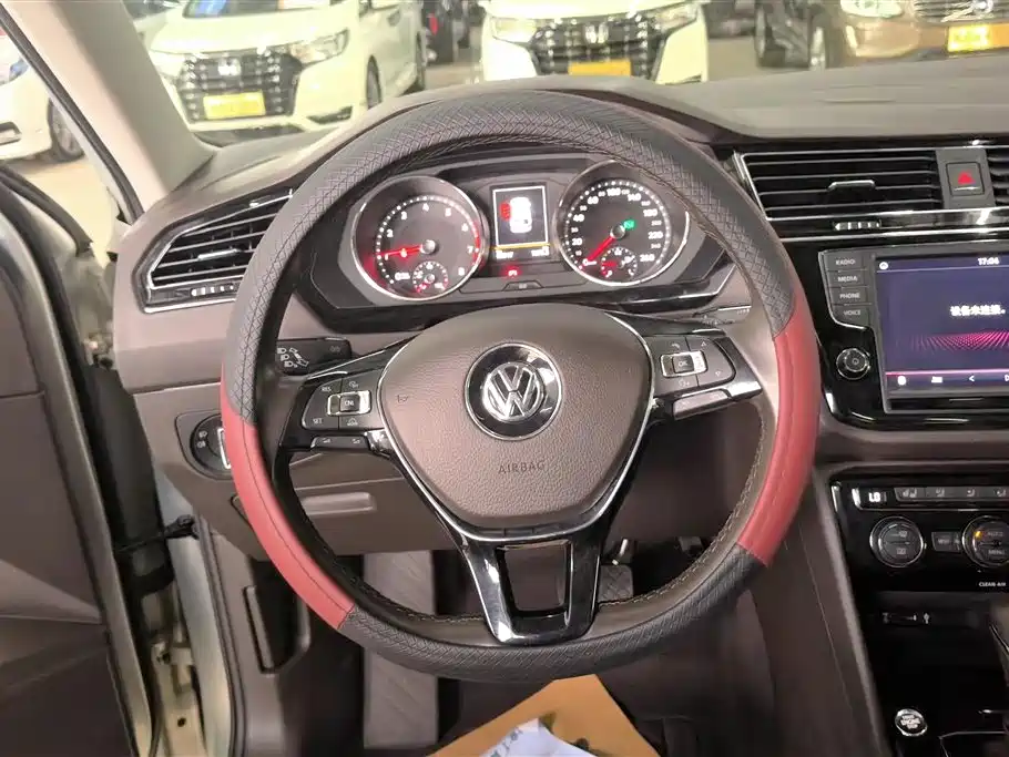 Volkswagen Tiguan L 2018 — фото 15