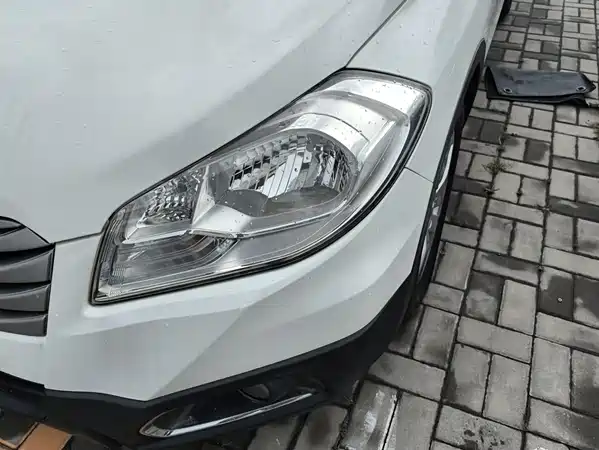Suzuki S-Cross 2015