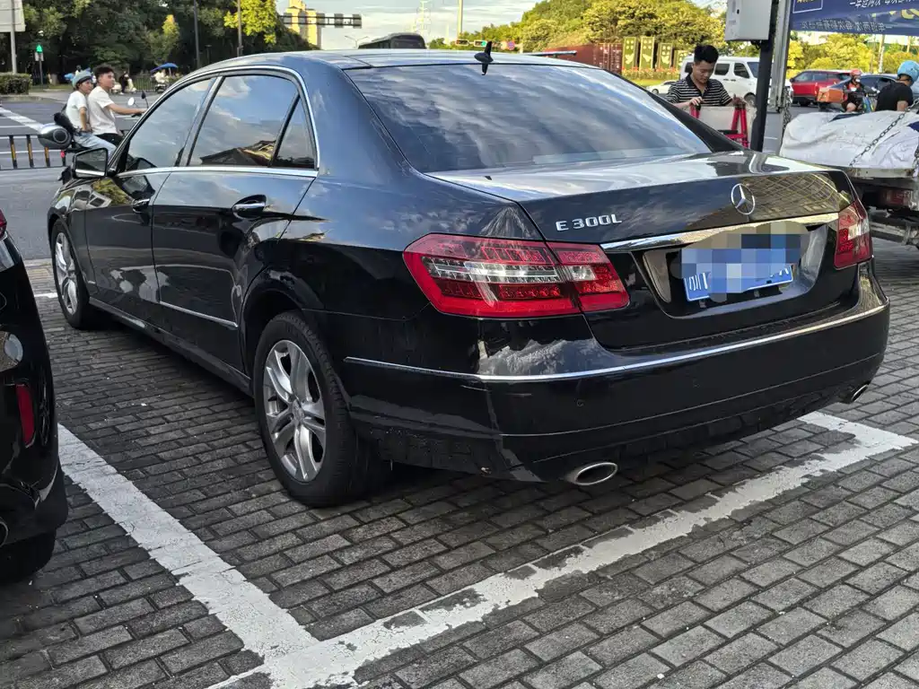 Mercedes-Benz E-Class 2010