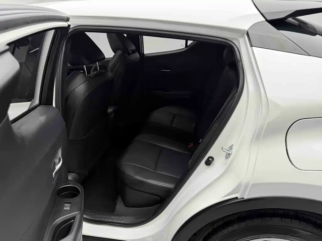 Toyota C-HR 2023 — фото 9
