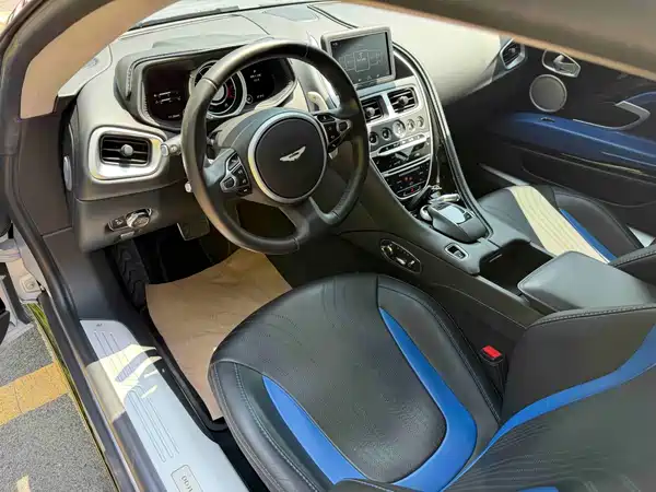 Aston Martin DB11 2018