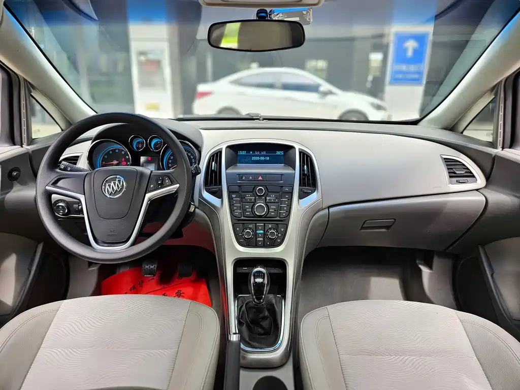 Buick Excelle 2014 — фото 15